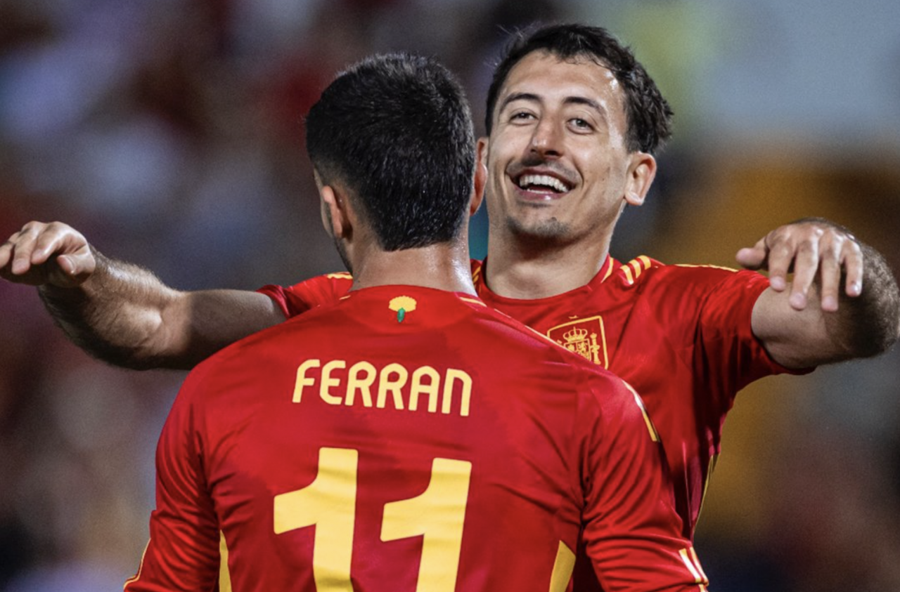 Tây Ban Nha thắng "5 sao" Andorra, De Bruyne mừng trận cầu thứ 100