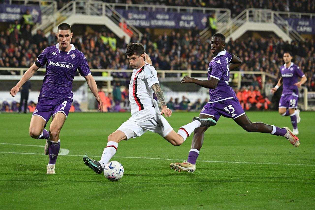 AC Milan consolidate second in Serie A with tight Fiorentina win