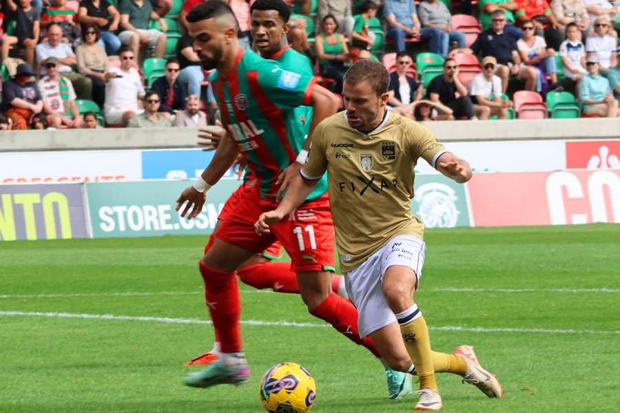 Liga 2: Marítimo vence (2-0), Académico Viseu e Paços Ferreira empatam  (1-1), Nenê salva o AVS (1-1)Benfica B triunfa (1-0) | Flashscore.pt