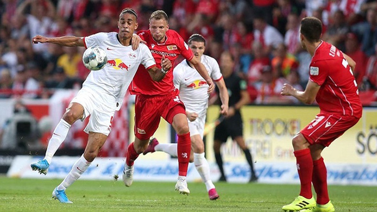 Soi kèo nhà cái Augsburg vs Union Berlin. Nhận định, dự đoán bóng đá  Bundesliga (21h30, 5/2)