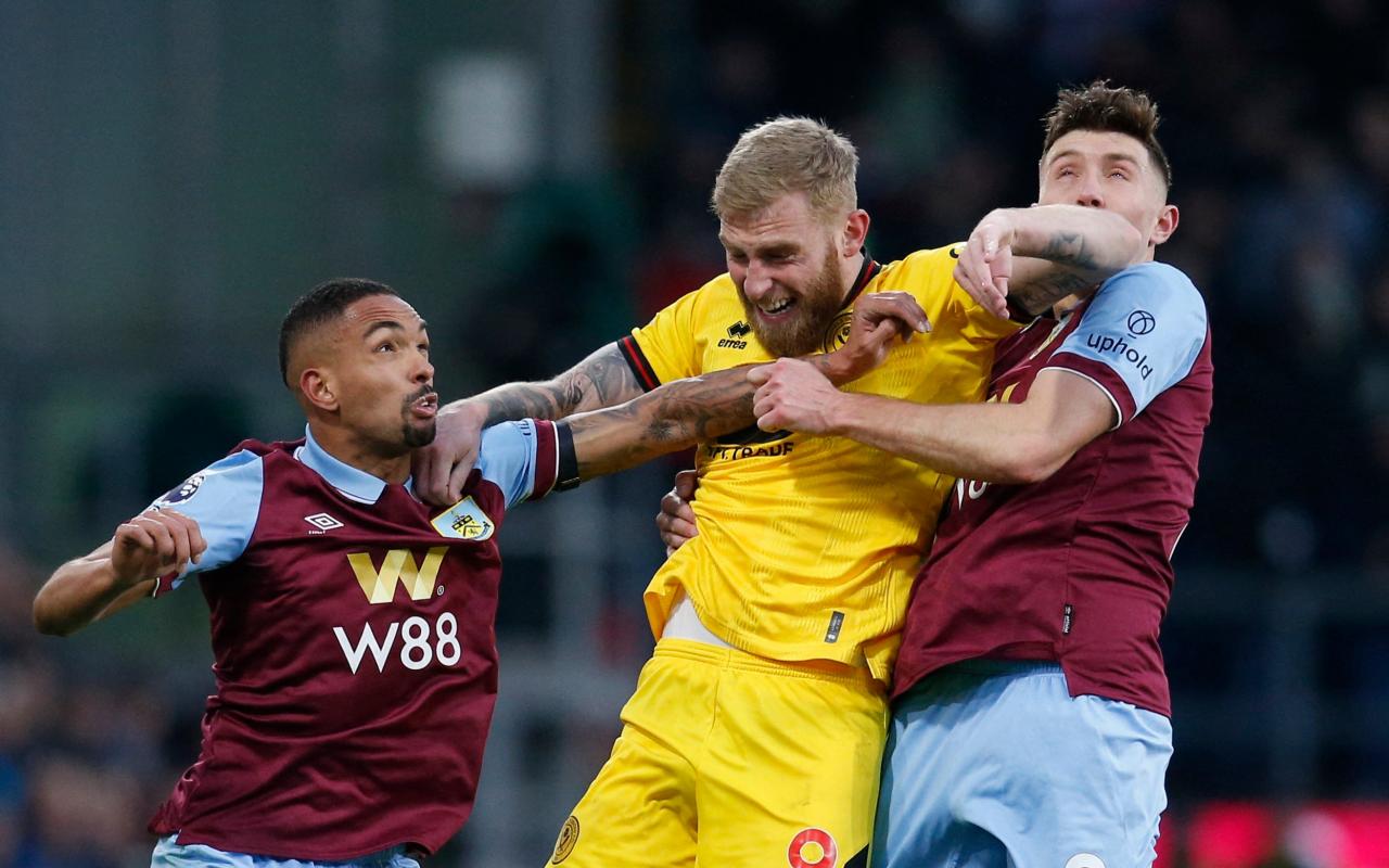 Burnley vs Sheffield United LIVE: Premier League result and reaction as Oli  McBurnie sent off for two elbows | The Independent