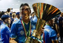 Napoli tiếp tục thể hiện cam kết đối với Scott McTominay Chi è Scott McTominay, il miglior calciatore del campionato di Serie A: campione del quarto Scudetto del Napoli