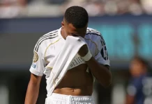 Kylian Mbappe chưa tìm được tiếng nói chung với Vinicius