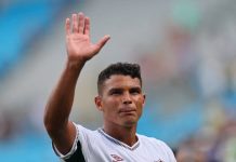 Thiago Silva khiến cả châu Âu ngả mũ