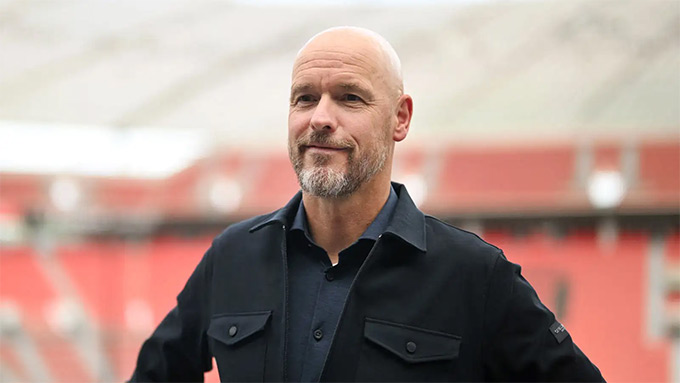 HLV Ten Hag đang cố gắng xây dựng lại đội hình của Leverkusen