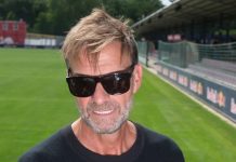 Klopp vừa họp với đội ngũ ở Leipzig sau thất bại thảm hại trước Bayern Klopp vừa họp với đội ngũ ở Leipzig sau thất bại thảm hại trước Bayern.