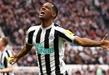 Newcastle nên bán sớm Isak