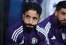 Amorim bị chỉ trích vì áp dụng chiến thuật không phù hợp tại MU