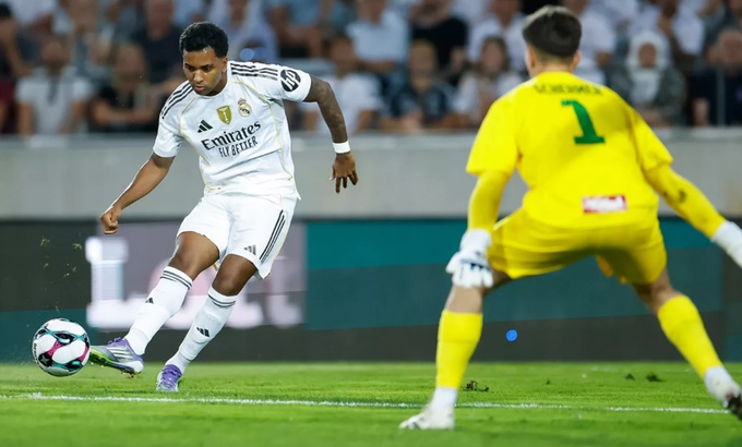 Rodrygo ghi bàn trước WSG Tirol.