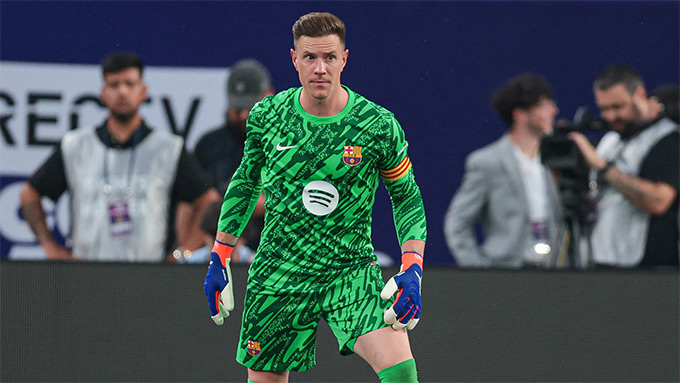 Ter Stegen xuống nước với Barca