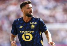 Giroud làm nên lịch sử ở tuổi 38
