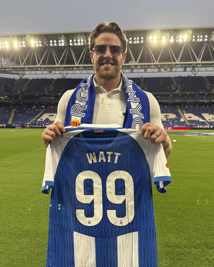 Espanyol đã trao cho ông chủ JJ Watt chiếc áo danh dự số 99.