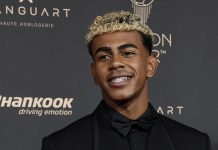 CĐV tại Pháp la ó Yamal