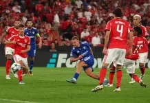 Qarabag bội thu tiền thưởng sau cơn địa chấn