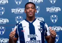 Martial gây tranh cãi ở đội mới