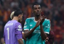 Alexander Isak trở thành tâm điểm chỉ trích