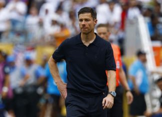 Xabi Alonso mất kiểm soát phòng thay đồ Real Madrid