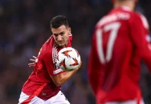 Fan MU đòi gạch tên Dalot