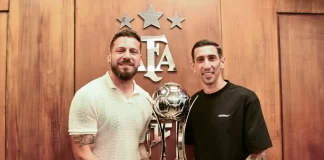 Di Maria nâng cúp vô địch