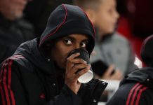 Isak dính chấn thương