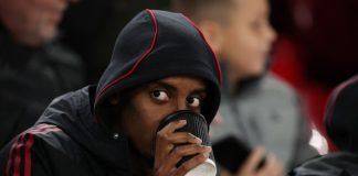 Isak dính chấn thương