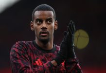 Áp lực đè nặng lên vai Isak