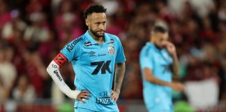 Neymar chơi mờ nhạt