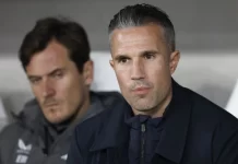 Robin van Persie chịu áp lực lớn sau thất bại của Feyenoord tại Europa League