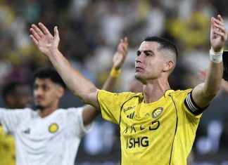 Ronaldo gây tranh cãi dữ dội