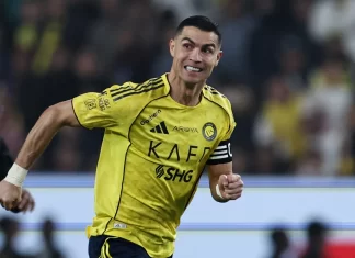 Ronaldo một lần nữa khiến thế giới bóng đá phải lùi lại một nhịp