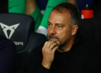 Hansi Flick mệt mỏi với vai trò HLV Barcelona