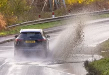 Hàng loạt trận đấu của bóng đá Anh bị ảnh hưởng bởi thời tiết cực đoan bong da Anh anh 1