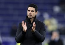 Arsenal có 3 điểm trước Everton