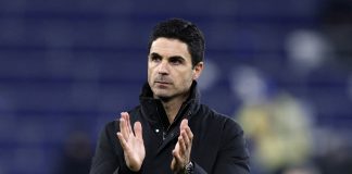 Arsenal có 3 điểm trước Everton