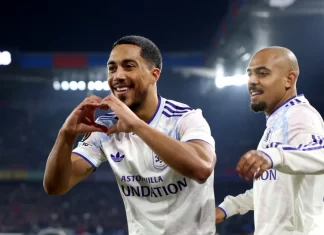 Aston Villa cuốn phăng mọi đối thủ