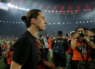 Filipe Luis đòi lương cao ngất sau kỳ tích