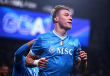 Hojlund muốn ở lại Napoli