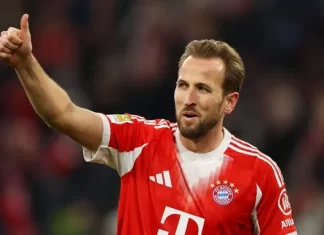 Kane lại cứu Bayern, chạm cột mốc lịch sử