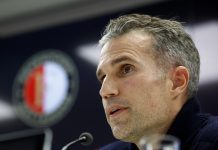 Van Persie gây thất vọng nguy cơ bị sa thải