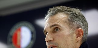 Van Persie gây thất vọng nguy cơ bị sa thải