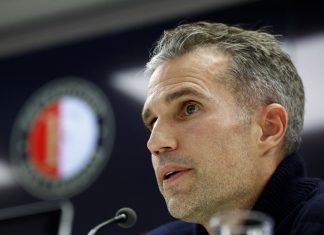 Van Persie gây thất vọng nguy cơ bị sa thải