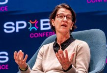 Leipzig đã đi vào lịch sử Bundesliga Tatjana Haenni xuất thân từ nữ cầu thủ