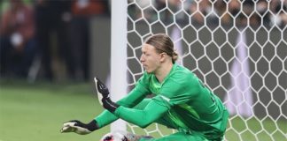 Safonov là người hùng giúp PSG lên ngôi vô địch Matvei Safonov gãy tay khi bắt penalty