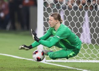 Safonov là người hùng giúp PSG lên ngôi vô địch Matvei Safonov gãy tay khi bắt penalty