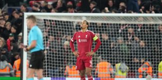 Van Dijk đang không làm tốt vai trò thủ lĩnh của Liverpool Van Dijk không phải mẫu đội trưởng mà Liverpool cần!