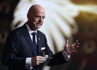 Chủ tịch FIFA có phát biểu mỉa mai CĐV Anh