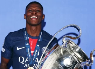 Mendes cùng đồng đội thâu tóm hàng loạt danh hiệu