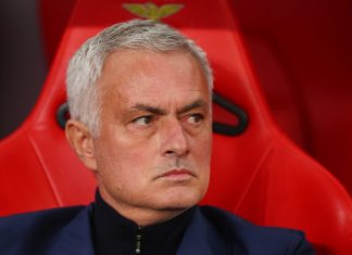 Mourinho giúp Benfica nối dài mạch bất bại