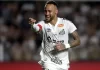 Neymar giảm lương để ở Santos