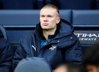 Pep Guardiola đã gây bất ngờ khi để Erling Haaland ngồi dự bị Haaland dự bị ở trận gặp Wolves